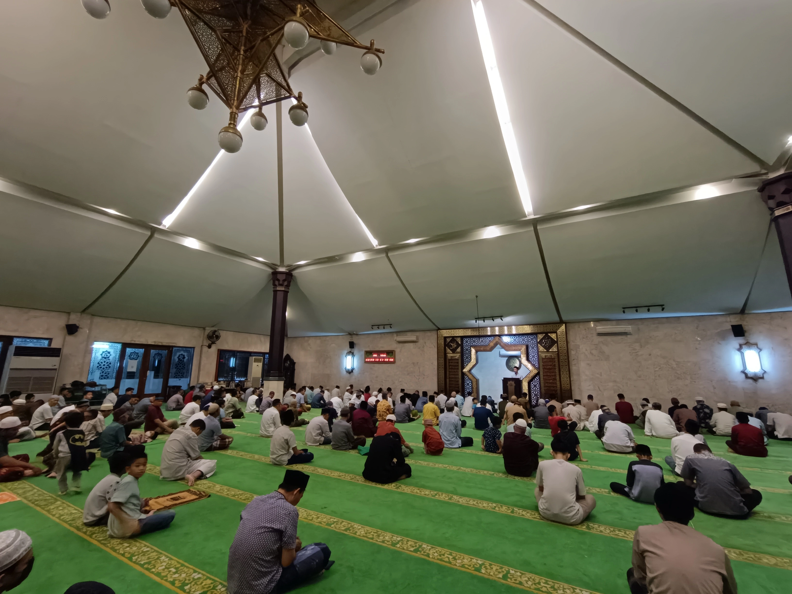 Sholat Tarawih Berjamaah di Bulan Suci Ramadhan